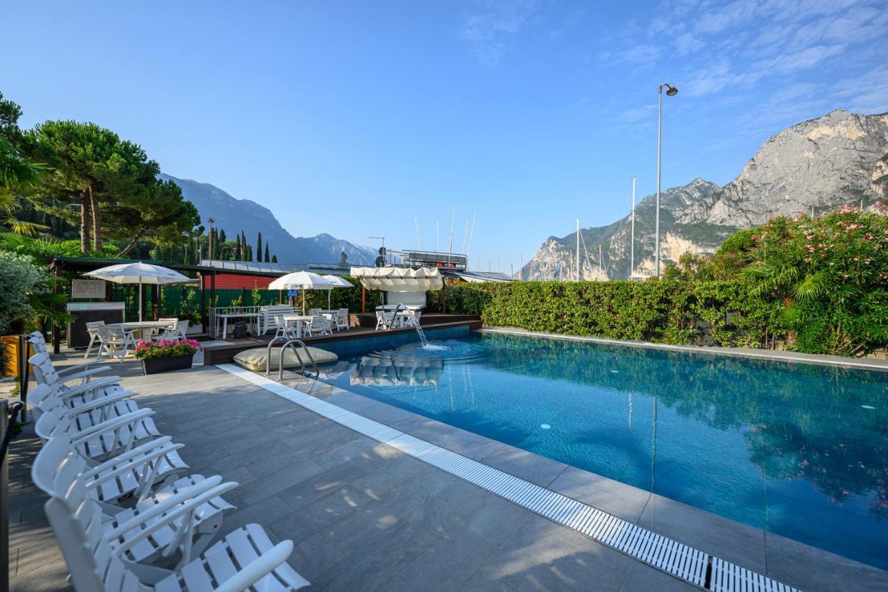 Hotel Riviera Рива-дель-Гарда Экстерьер фото