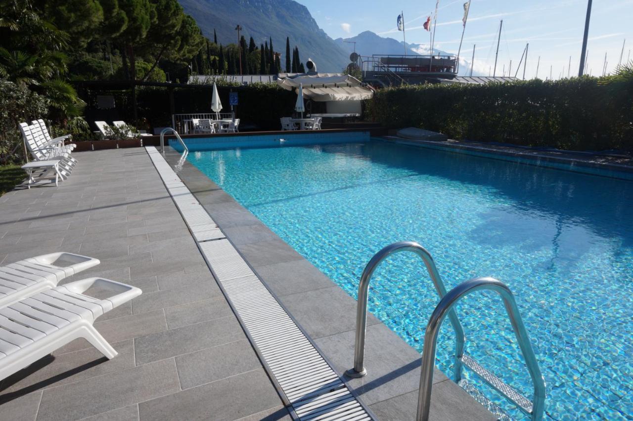 Hotel Riviera Рива-дель-Гарда Экстерьер фото